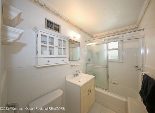 65 Little Silver Pkwy, Little Silver NJ 07739-1118 exterior