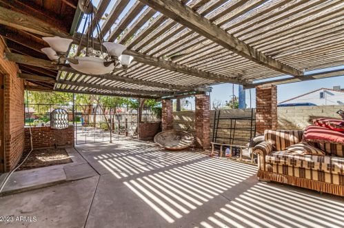 1332 Edgemont Ave, Phoenix AZ 85035-2212 exterior