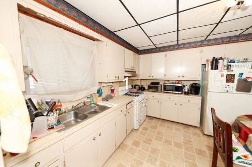 367 Whipple St, Fall River MA 02724-3448 exterior