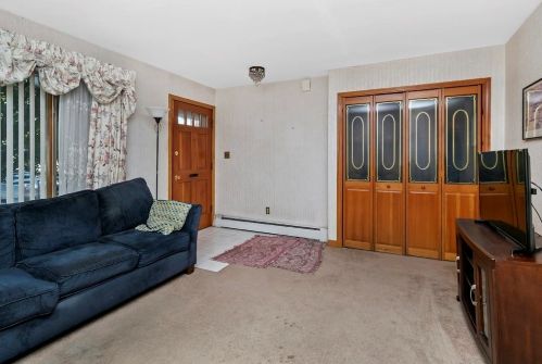 39 Beacon St, Everett, MA 02149-2101