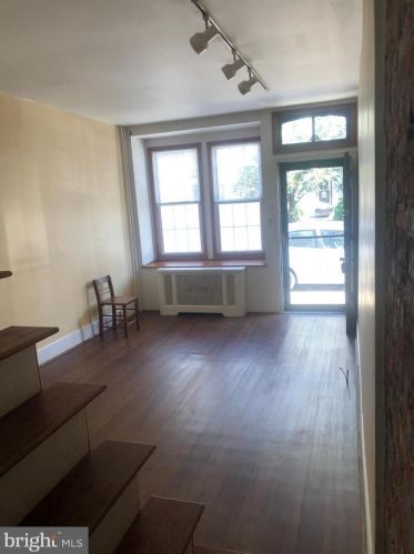 782 6th St, Philadelphia, PA 19147-3039