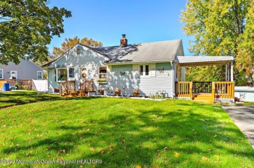 41 Reynolds Dr, Tinton Falls, NJ 07724-2325