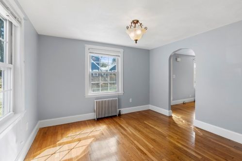 42 Idlewell St, Weymouth MA 02188-3713 exterior