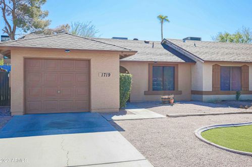 1719 Beverly Ln, Phoenix AZ  85022-2889 exterior