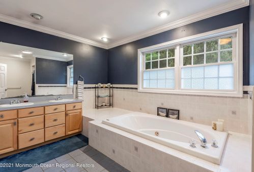 49 Cooks Bridge Rd, Jackson Twp NJ  08527-2523 exterior