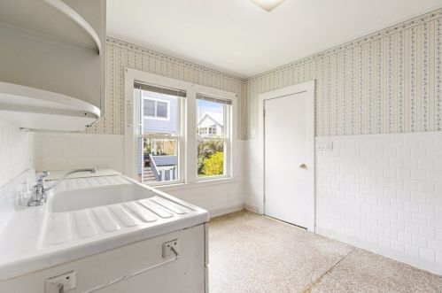 13 Edith St, Arlington MA 02474-8820 exterior