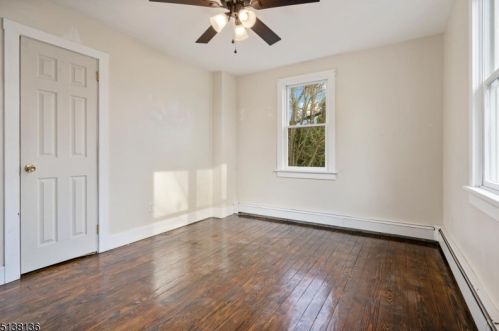 35 Fairview Ave, Milford NJ 08848-1006 exterior