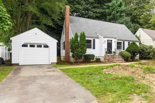 983 Salem St, Lynnfield, MA 01940-1550