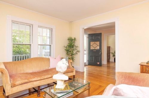 10 Hyde St, Newton MA 02461-1203 exterior