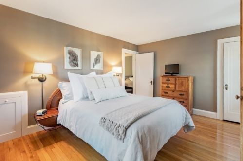 2 Bonad Rd, Milton MA 02186-3212 exterior