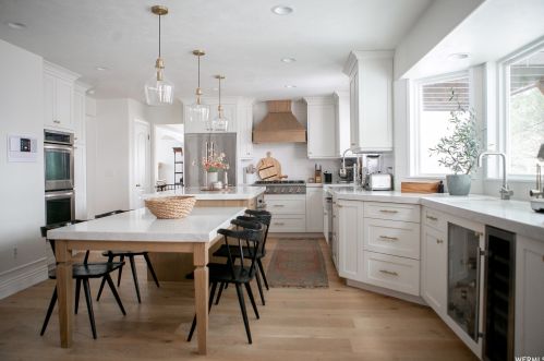 8967 Cobble Canyon Ln, Sandy UT 84093-3813 exterior