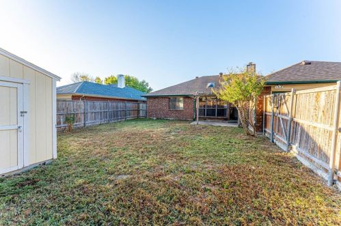 4829 Crestpoint Ln, Garland TX exterior