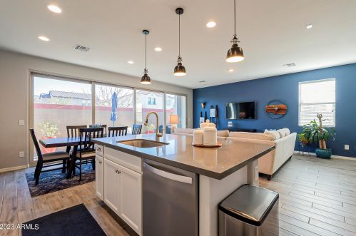 964 Anderson Ave, Phoenix AZ 85023-2208 exterior