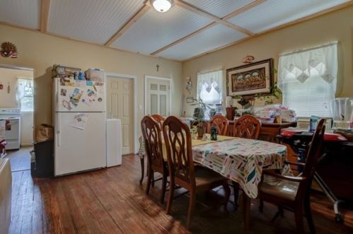 444 Brock Ave, New Bedford MA 02744-1437 exterior