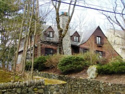 215 Valentine St, Newton, MA 02465-3001