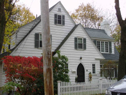 41 Oak Cliff Rd, Newton, MA 02460-2342