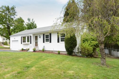 97 Floral St, Shrewsbury MA  01545-3225 exterior