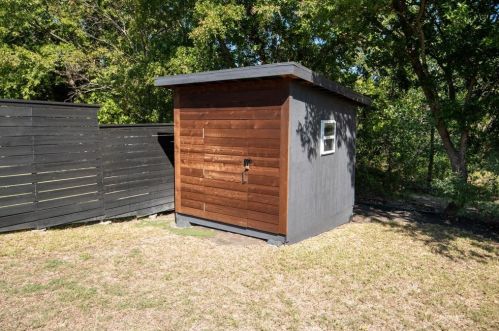 6516 Coral Ln, Garland TX 75048-3386 exterior