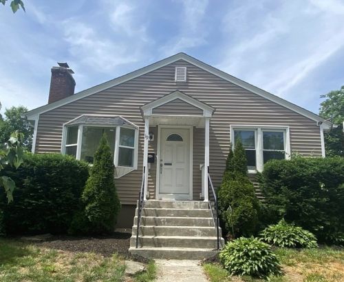 19 Rowena St, Worcester, MA 01606-1607
