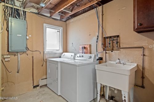 386 Oblong Rd, Williamstown MA 01267-3039 exterior