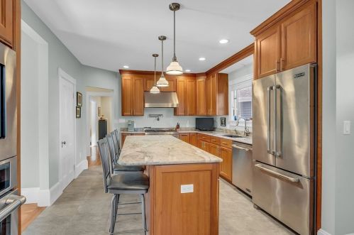 12 Baker Ave, Beverly MA 01915-3504 exterior