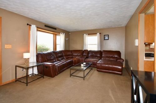 895 Hillcrest Rd, New Bedford, MA 02745-1902