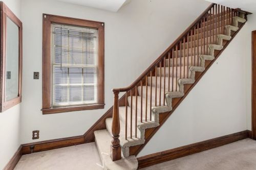 323 Parker St, Newton, MA 02459-2630