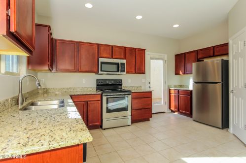 2822 73rd Dr, Phoenix AZ  85035-3256 exterior