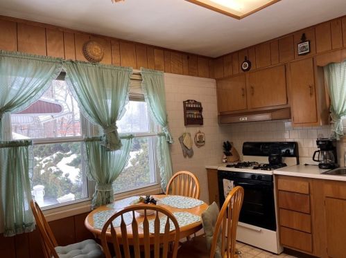 1083 Phillips Rd, New Bedford MA 02745-1716 exterior