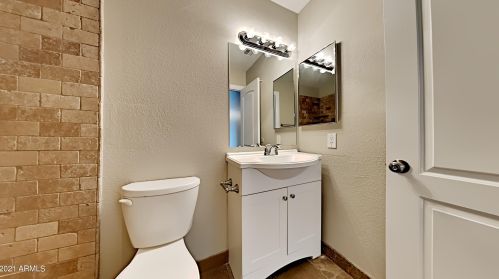 3511 Baseline Rd, Phoenix AZ 85042-7225 exterior