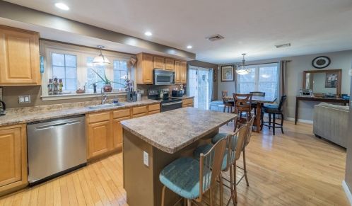 23 Swifts Bch Rd, Wareham MA 02571-1924 exterior