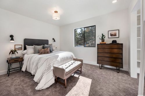 2447 Robidoux Rd, Sandy UT 84093-1129 exterior