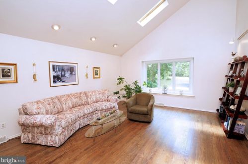 35 Woodlane Rd, Trenton NJ  08648-5543 exterior