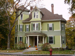 93 Hillside Rd, Newton, MA 02461-1442