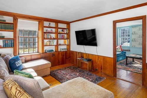 691 River St, Hingham MA 02061-2214 exterior