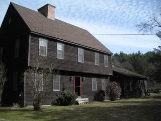 324 Henry St, Amherst, MA 01002-1256
