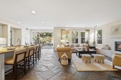 17 Buellton, Irvine CA 92602-2032 exterior