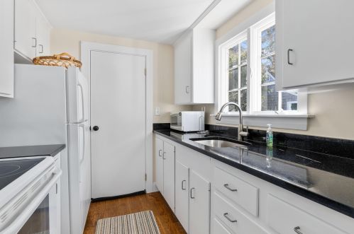 1359 Main St, Chatham MA 02633-2464 exterior