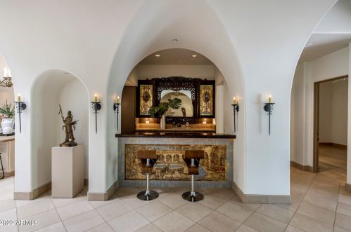 2020 Bethany Home Rd, Phoenix AZ 85014-2434 exterior