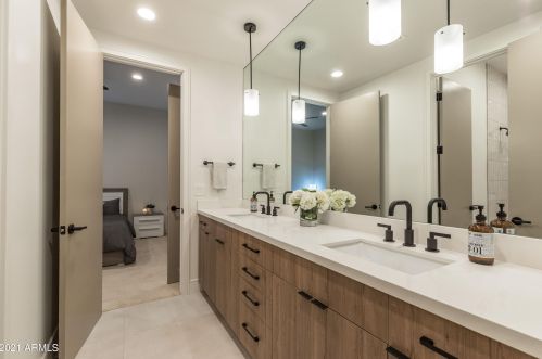 7729 13th Pl, Phoenix AZ  85020-4202 exterior