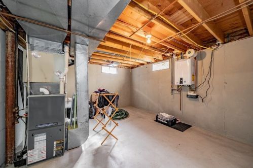 25 Danny Ln, Agawam MA 01001-3529 exterior