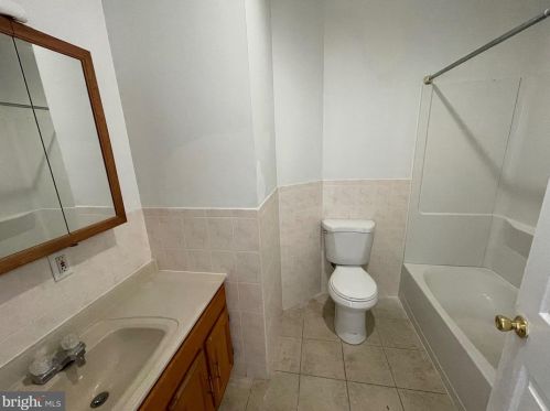 1239 6 St, Philadelphia PA 19140-4561 exterior