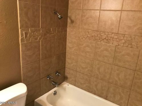 3401 Country Gables Dr, Phoenix AZ  85053-4756 exterior