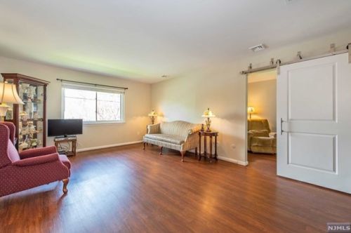 110 Newark Ave, Belleville, NJ 07109-4107