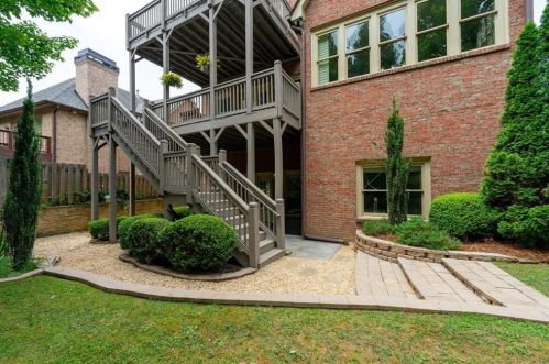 1789 Buckhead Vly Ln, Atlanta GA 30324-2795 exterior