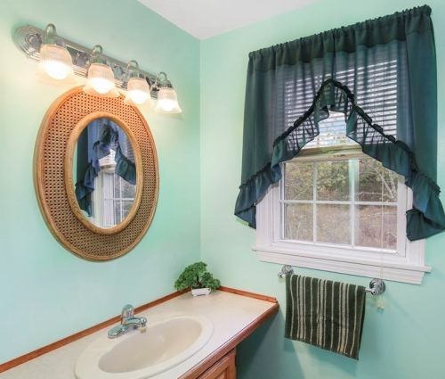 142 St, East Brookfield MA 01515-1612 exterior