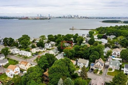 34 Trevore St, Quincy MA 02171-1127 exterior