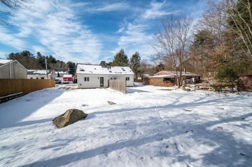 8 Ledge St, Sutton MA 01590-1665 exterior