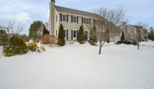 62 Chelsea Dr, Seekonk, MA 02771-4924