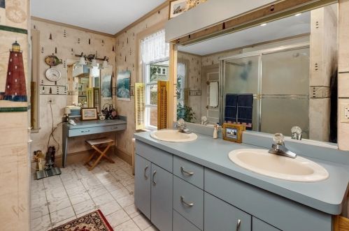 121 Warren Ave, Plymouth MA 02360-2427 exterior